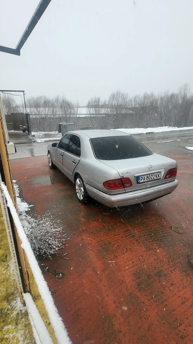 Mercedes-Benz E 250 2.5d, снимка 4 - Автомобили и джипове - 49168953