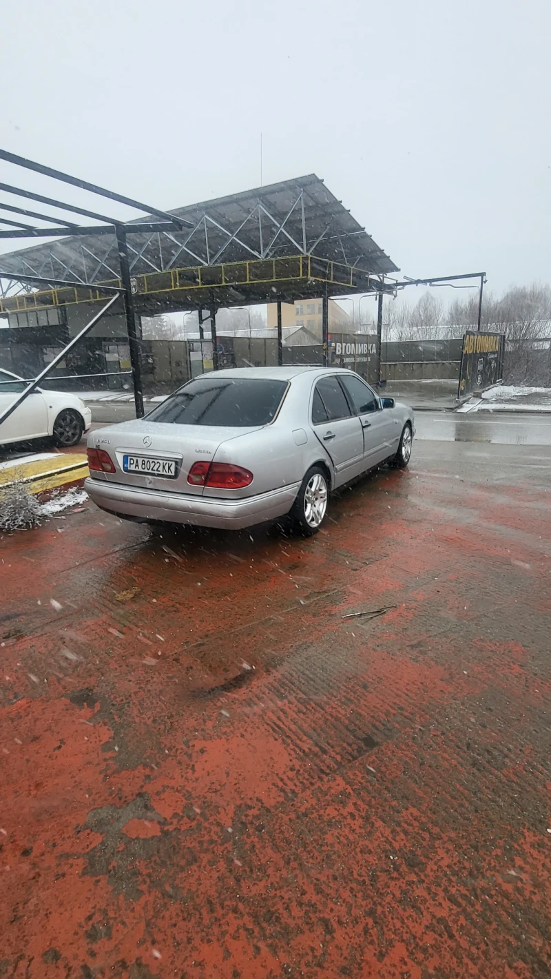 Mercedes-Benz E 250 2.5d, снимка 3 - Автомобили и джипове - 49168953