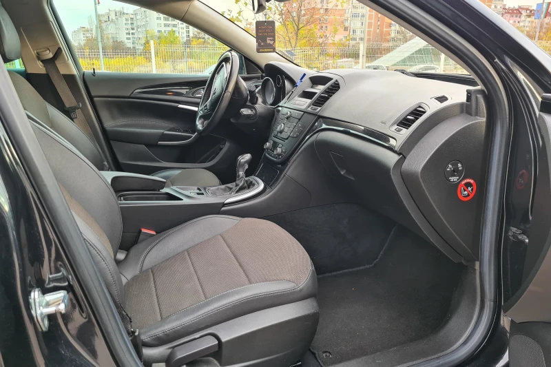 Opel Insignia SPORTS TOURER 2.0 CDTI , снимка 9 - Автомобили и джипове - 52542946