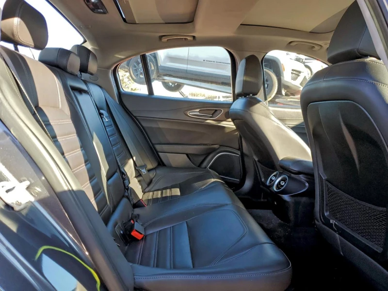 Alfa Romeo Giulia Ti Q4 * Възможност за Лизинг* , снимка 10 - Автомобили и джипове - 53034280