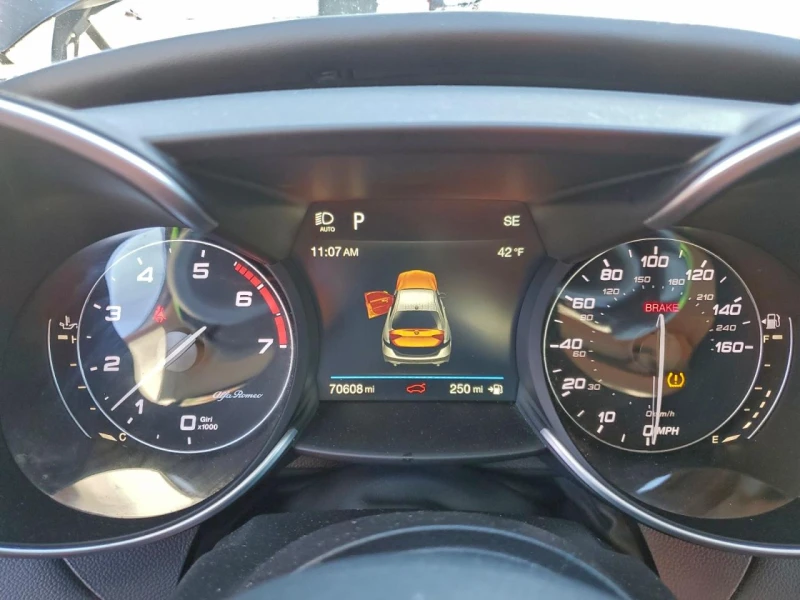 Alfa Romeo Giulia Ti Q4 * Възможност за Лизинг* , снимка 9 - Автомобили и джипове - 53034280