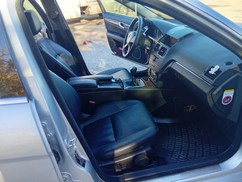 Mercedes-Benz C 220, снимка 9 - Автомобили и джипове - 53401310
