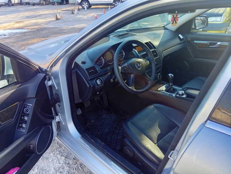 Mercedes-Benz C 220, снимка 8 - Автомобили и джипове - 53401310