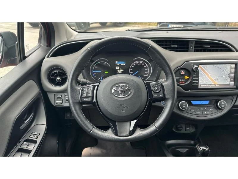 Toyota Yaris 1.5 HSD ACTIVE, снимка 9 - Автомобили и джипове - 53245771