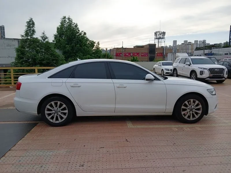 Audi A6 2.0 TDI, снимка 6 - Автомобили и джипове - 55048122