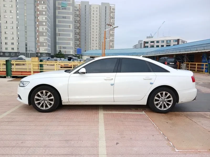 Audi A6 2.0 TDI, снимка 3 - Автомобили и джипове - 55048122