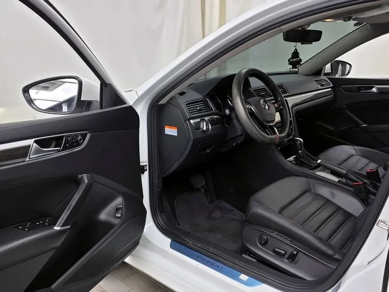 VW Passat 2.0 TSI , снимка 10 - Автомобили и джипове - 55720451