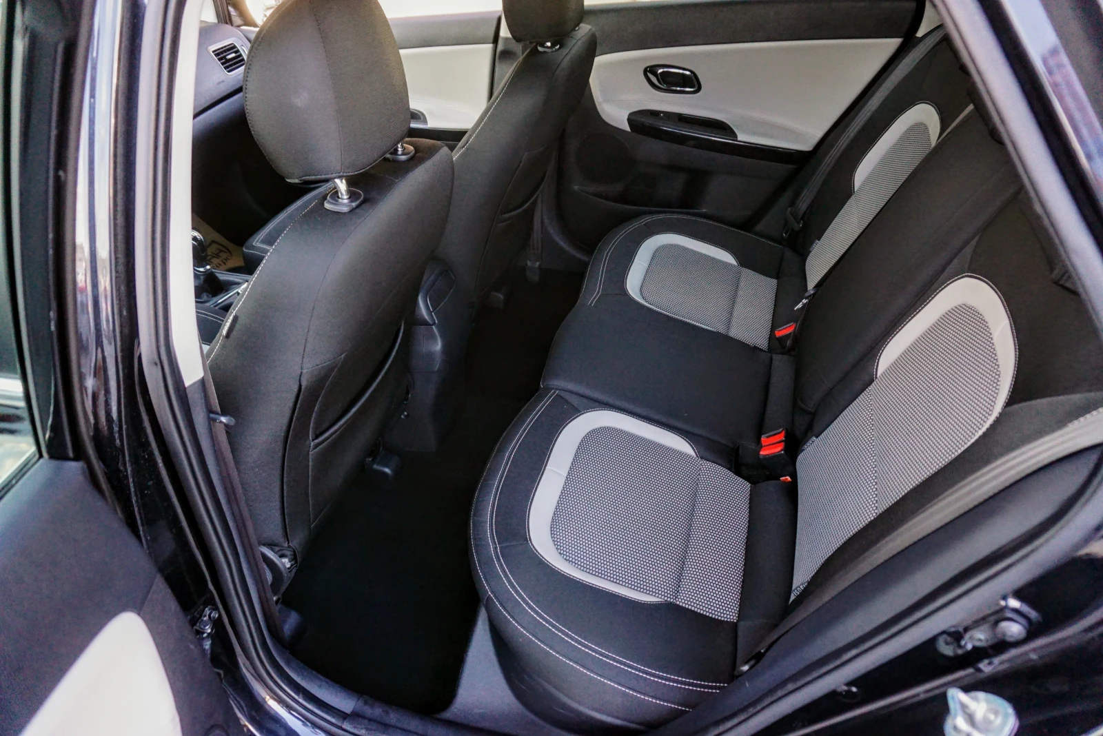 Kia Ceed SW 1.6CRDI CLASS - изображение 10