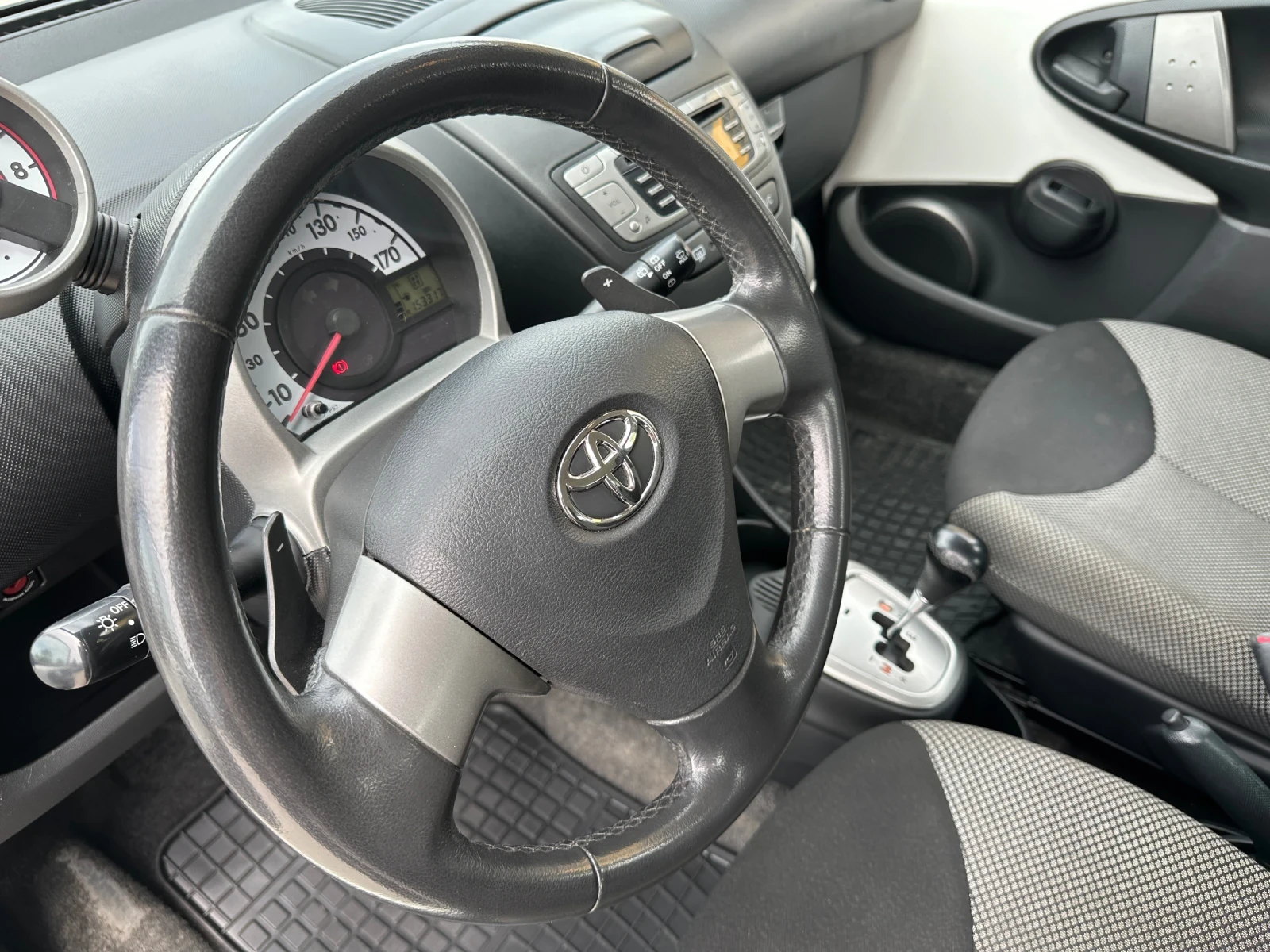 Toyota Aygo Автоматик - изображение 9
