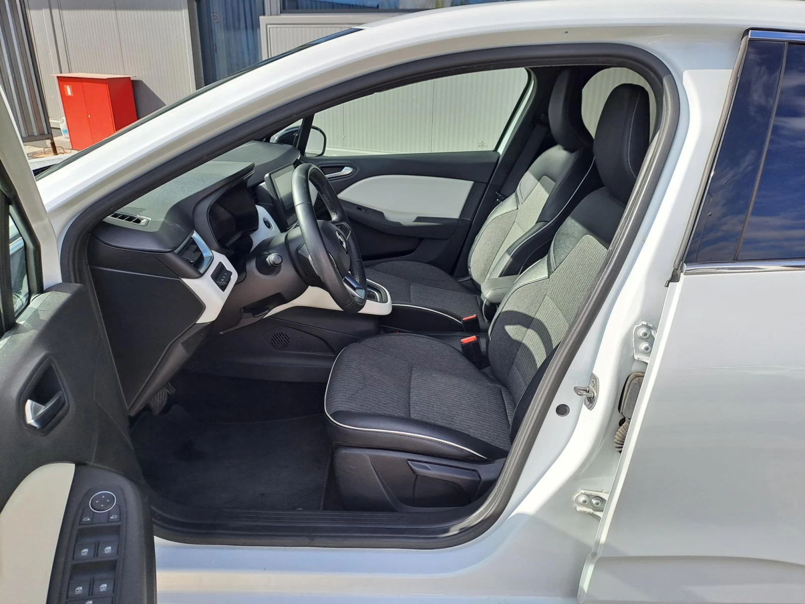 Renault Clio 1.0 TCe 90 k.c. AUTOMATIC - изображение 8