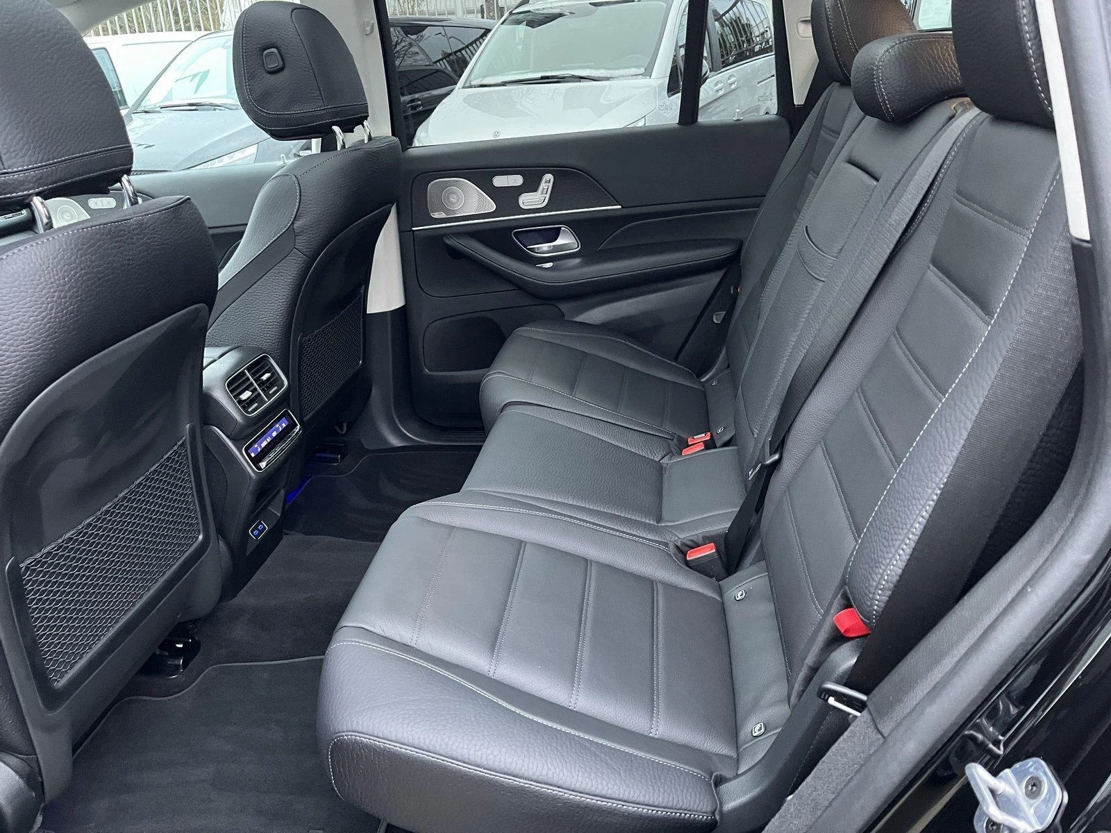 Mercedes-Benz GLS 450 /AMG/4-MATIC/FACELIFT/NIGHT/PANO/BURM/360/HUD/, снимка 13 - Автомобили и джипове - 54120356