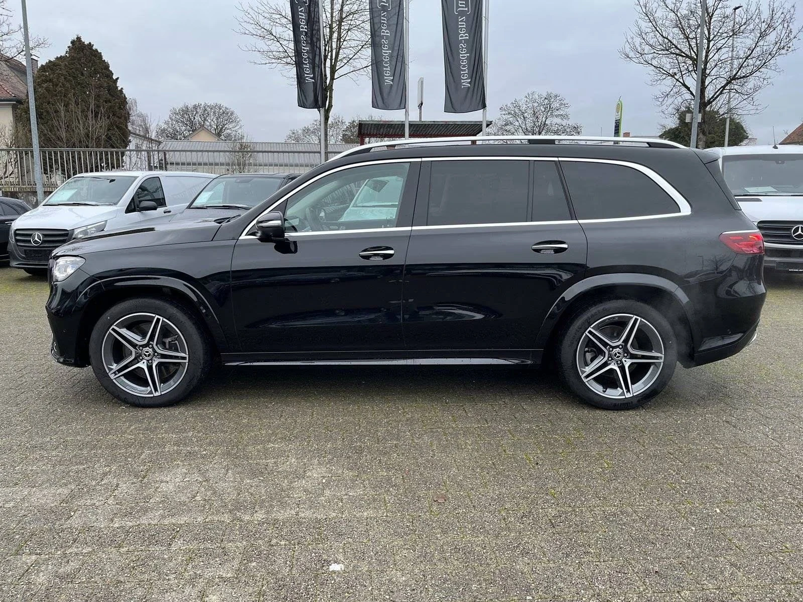 Mercedes-Benz GLS 450 /AMG/4-MATIC/FACELIFT/NIGHT/PANO/BURM/360/HUD/, снимка 3 - Автомобили и джипове - 54120356