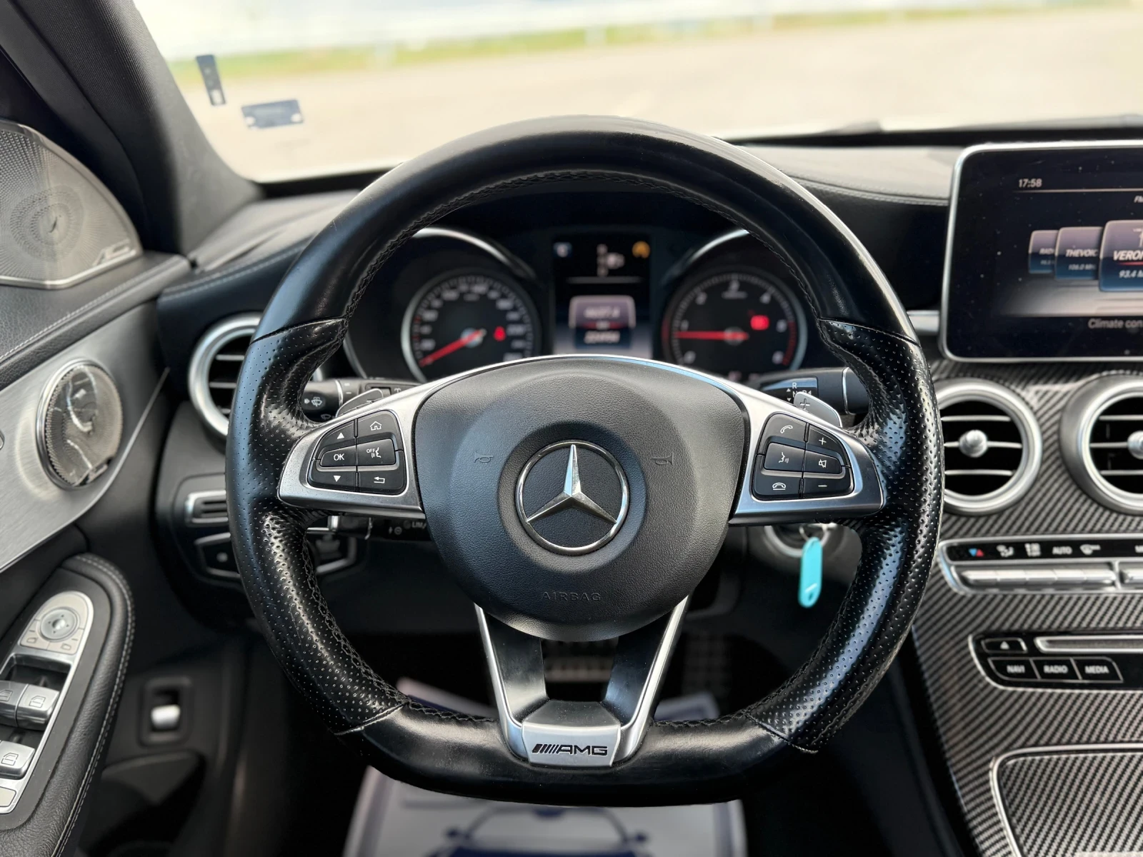 Mercedes-Benz C 220 AMG PACK ТОП състояние, снимка 8 - Автомобили и джипове - 54577015