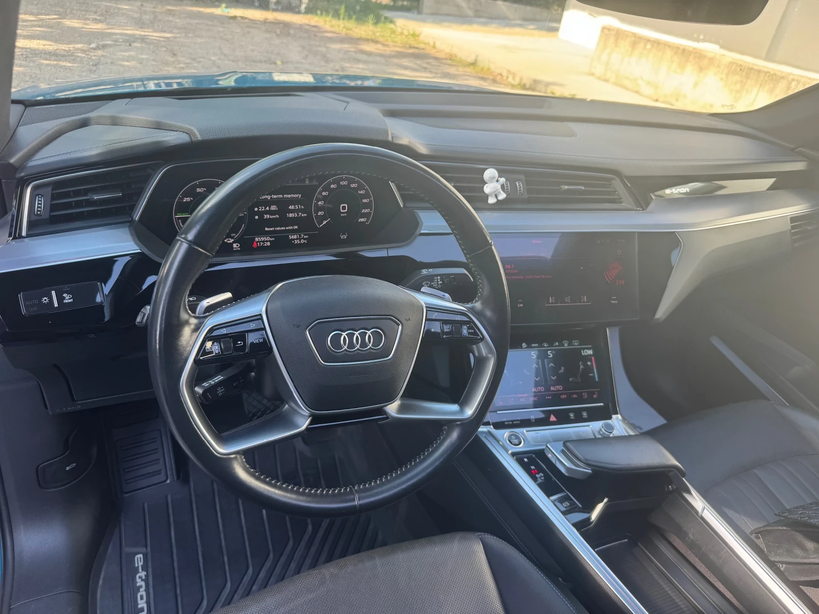Audi E-Tron 95kWh* B&O* 360* DIS* Sportback S-Line 100% SOH, снимка 10 - Автомобили и джипове - 55286965