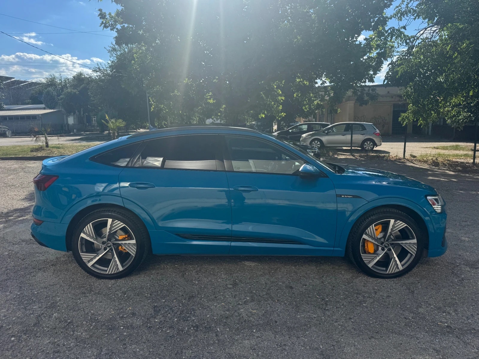 Audi E-Tron 95kWh* B&O* 360* DIS* Sportback S-Line 100% SOH, снимка 2 - Автомобили и джипове - 55286965