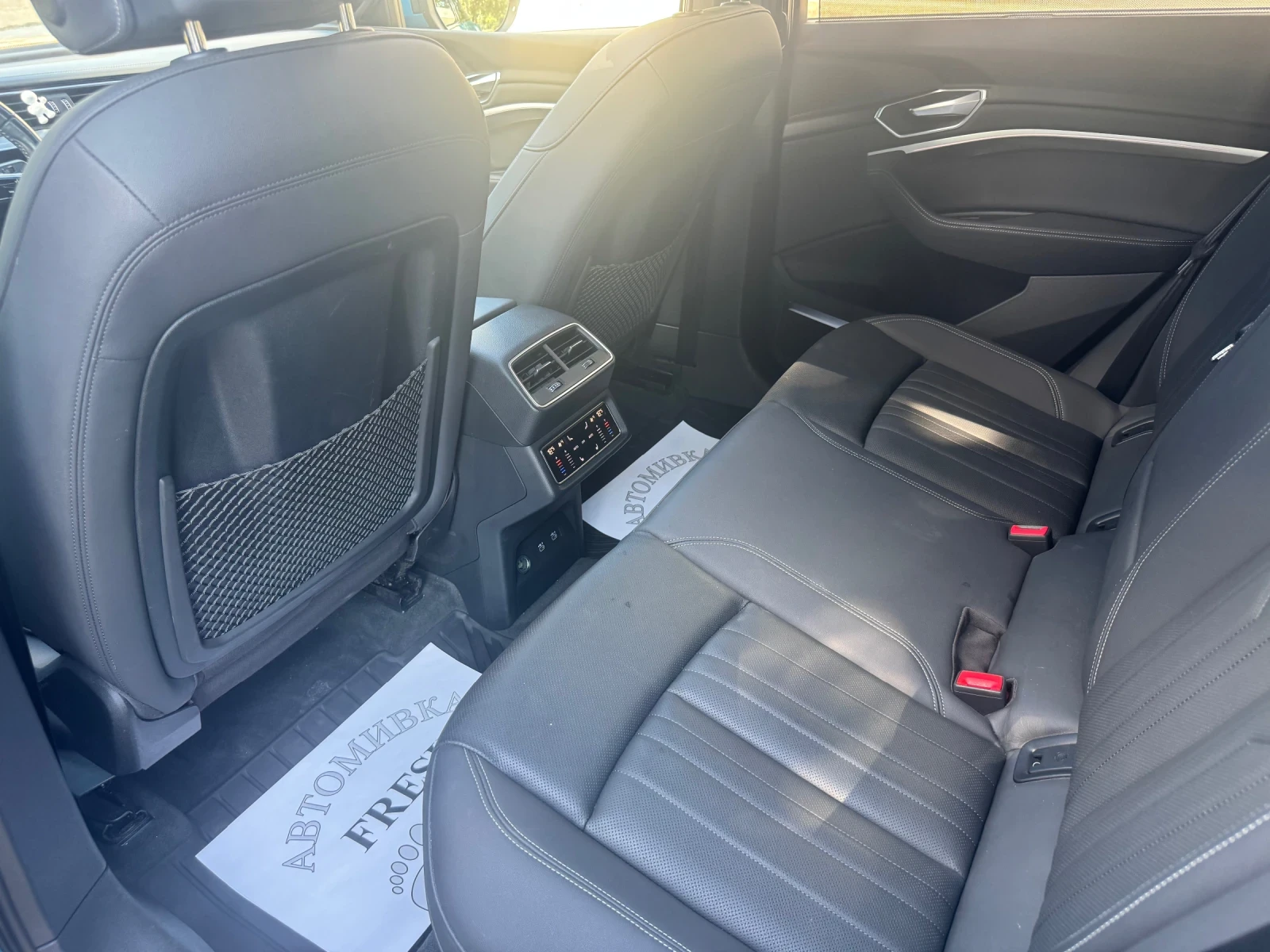 Audi E-Tron 95kWh* B&O* 360* DIS* Sportback S-Line 100% SOH, снимка 12 - Автомобили и джипове - 55286965