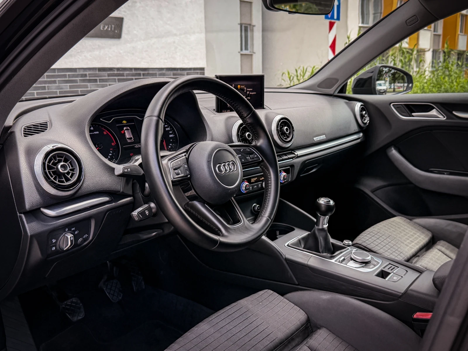 Audi A3 1.6TDI/110HP/Sportback/DSP/LED/PDC/NAVI/RECARO, снимка 9 - Автомобили и джипове - 55391559