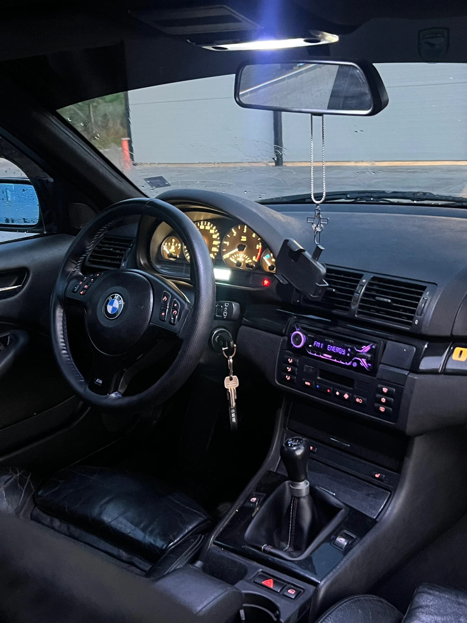 BMW 320, снимка 8 - Автомобили и джипове - 55406503