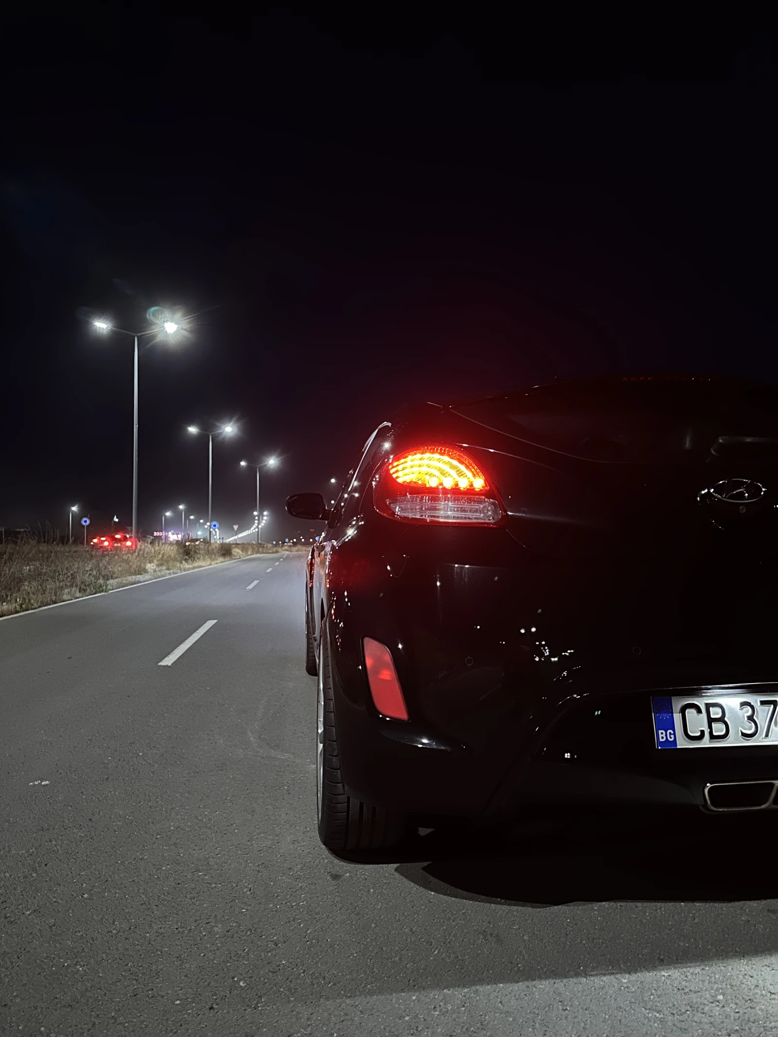 Hyundai Veloster  1.6GDi 140HP KEYLESS/ПОДГРЕВ/КАМЕРА/ОБСЛУЖЕН, снимка 15 - Автомобили и джипове - 55878757