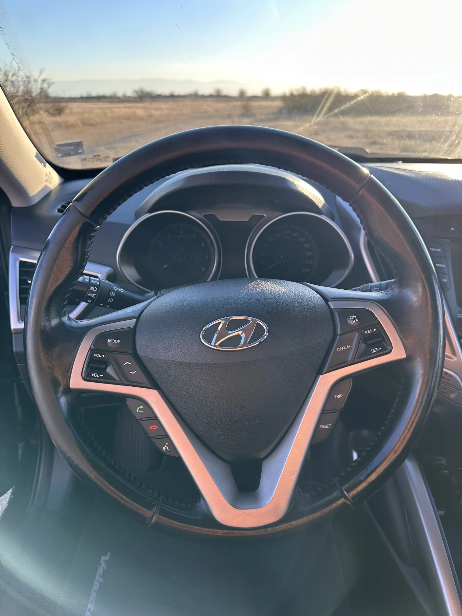 Hyundai Veloster  1.6GDi 140HP KEYLESS/ПОДГРЕВ/КАМЕРА/ОБСЛУЖЕН, снимка 10 - Автомобили и джипове - 55878757