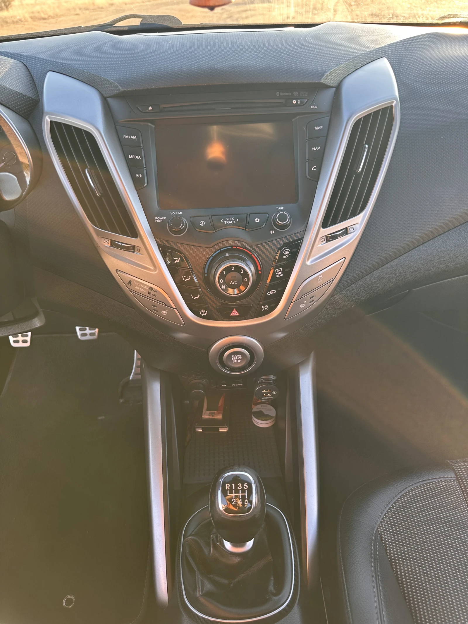 Hyundai Veloster  1.6GDi 140HP KEYLESS/ПОДГРЕВ/КАМЕРА/ОБСЛУЖЕН, снимка 11 - Автомобили и джипове - 55878757