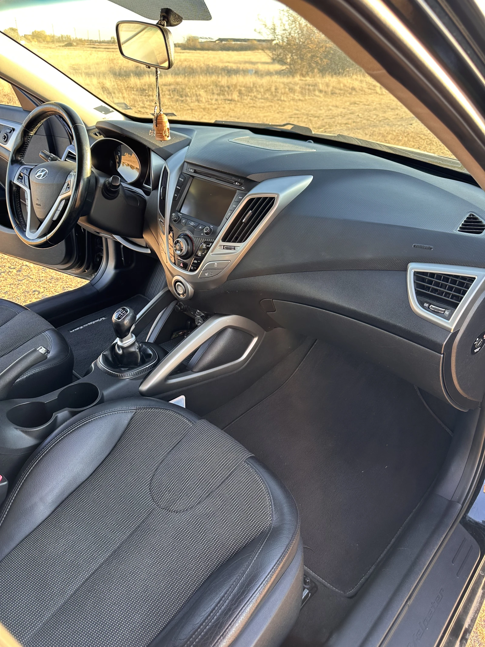Hyundai Veloster  1.6GDi 140HP KEYLESS/ПОДГРЕВ/КАМЕРА/ОБСЛУЖЕН, снимка 7 - Автомобили и джипове - 55878757