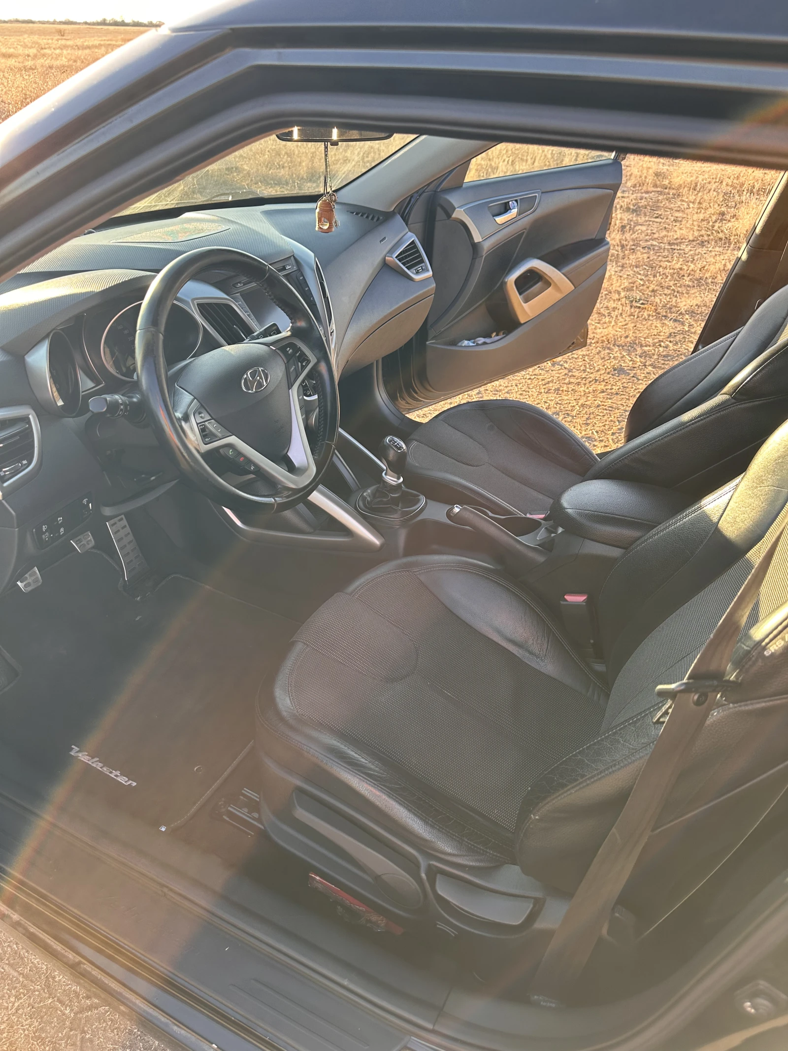 Hyundai Veloster  1.6GDi 140HP KEYLESS/ПОДГРЕВ/КАМЕРА/ОБСЛУЖЕН, снимка 6 - Автомобили и джипове - 55878757