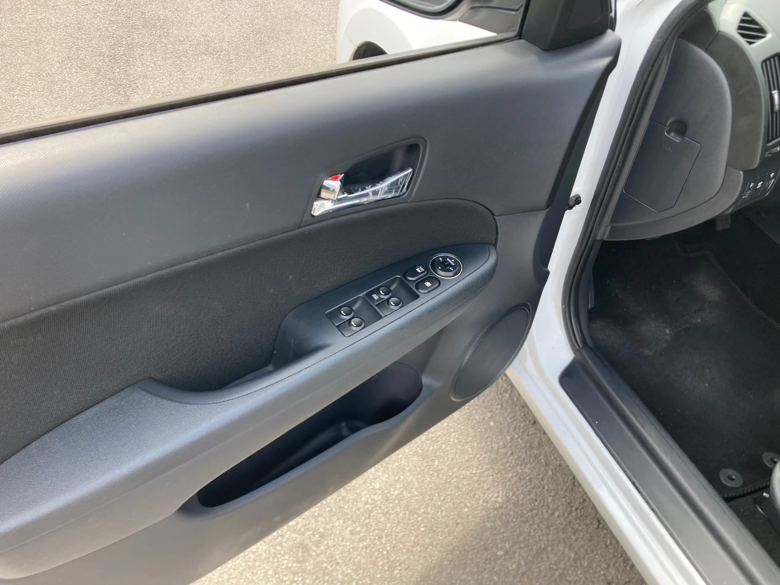 Hyundai I30 1.6 Dizel 90konq Klima Raboti, снимка 7 - Автомобили и джипове - 56054583