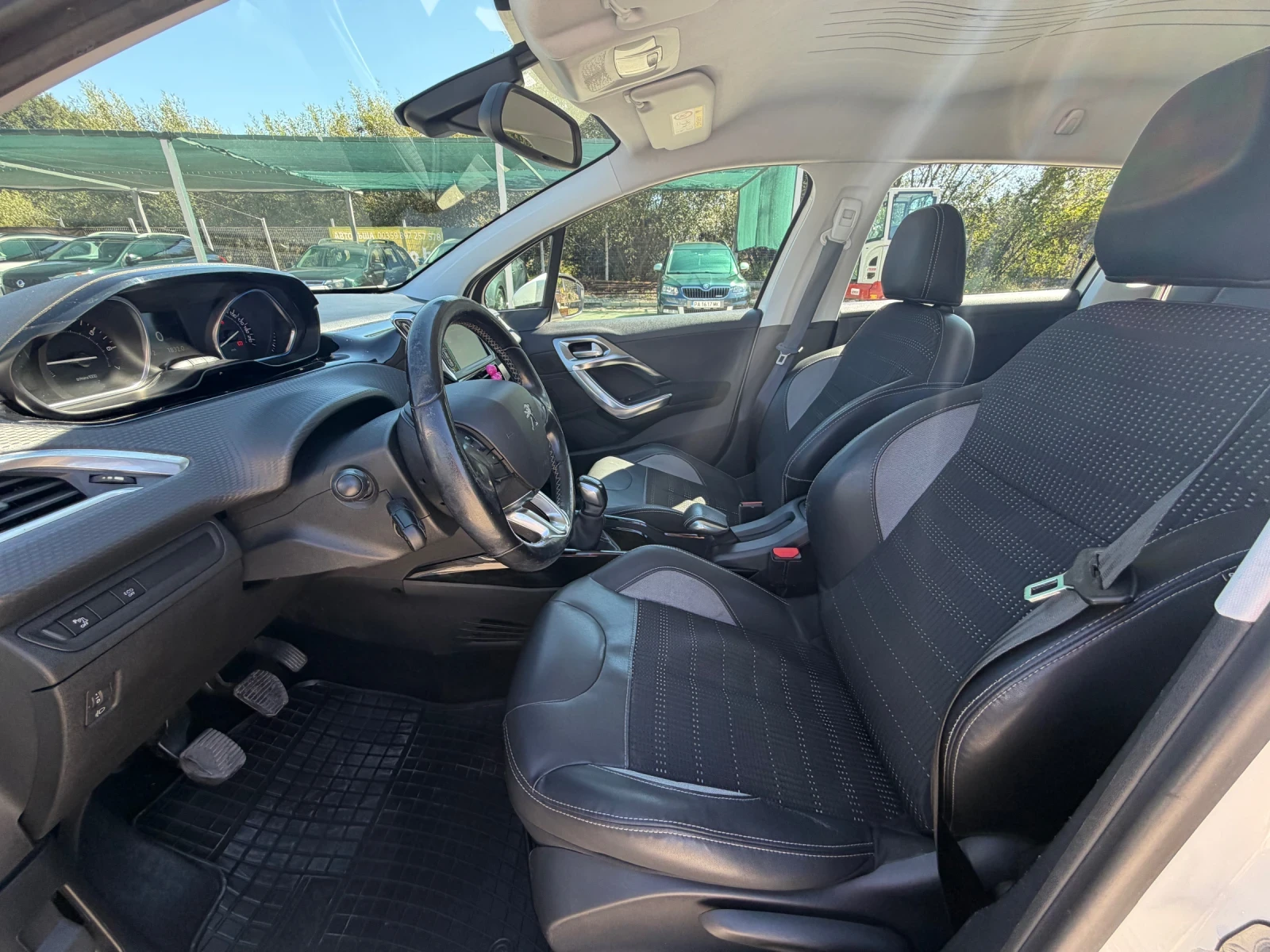 Peugeot 2008 Benzin/112000km/Obslujena/Registraciq/Unikat, снимка 10 - Автомобили и джипове - 56119759
