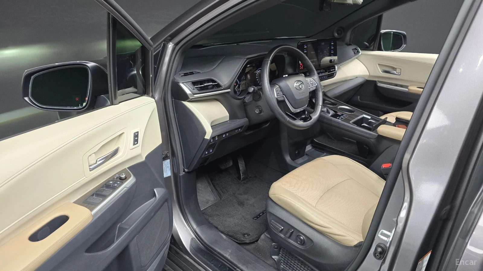 Toyota Sienna HYBRID* ПОДГРЕВ* ОБДУХВАНЕ* 360, снимка 9 - Автомобили и джипове - 56128233