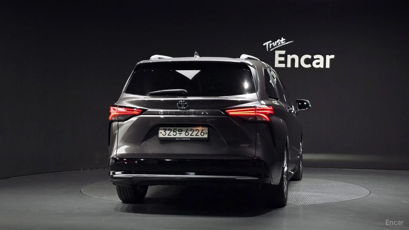 Toyota Sienna HYBRID* ПОДГРЕВ* ОБДУХВАНЕ* 360, снимка 3 - Автомобили и джипове - 56128233
