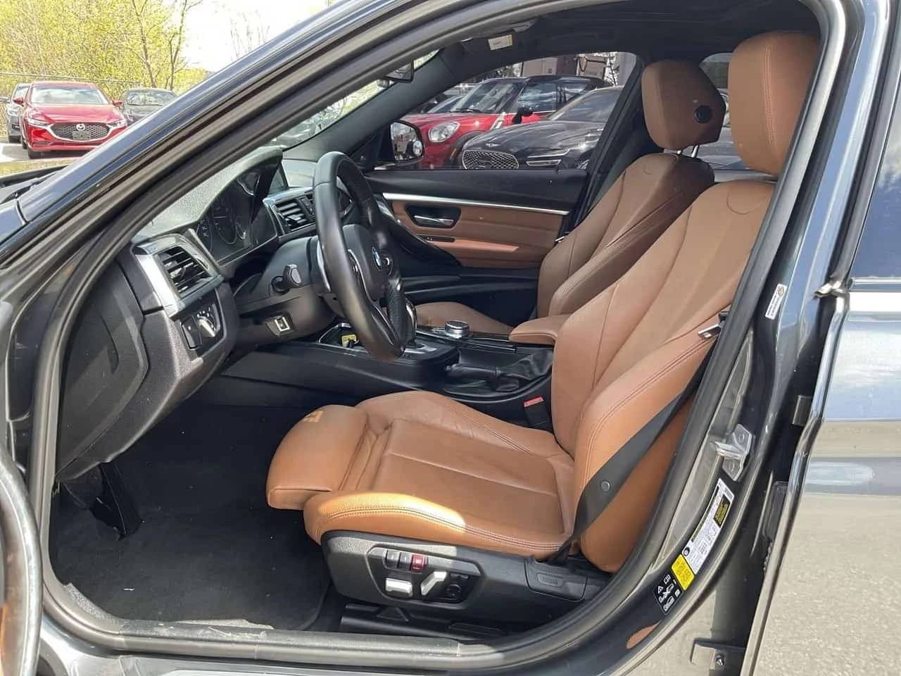 BMW 340 i xDrive Sedan LEATHER! NAV! BACK UP CAM, снимка 9 - Автомобили и джипове - 56325135