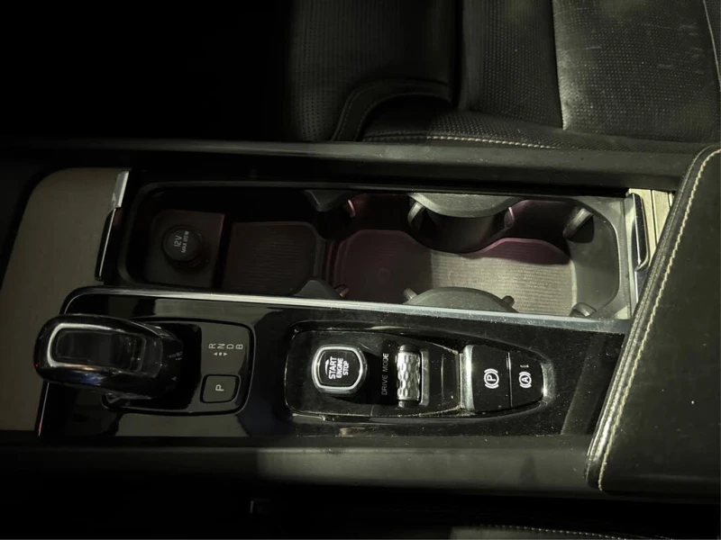Volvo XC60 T8 INSCRIPTION* PLUG-IN* ПОДГРЕВ* 360 КАМЕРИ, снимка 15 - Автомобили и джипове - 52626024