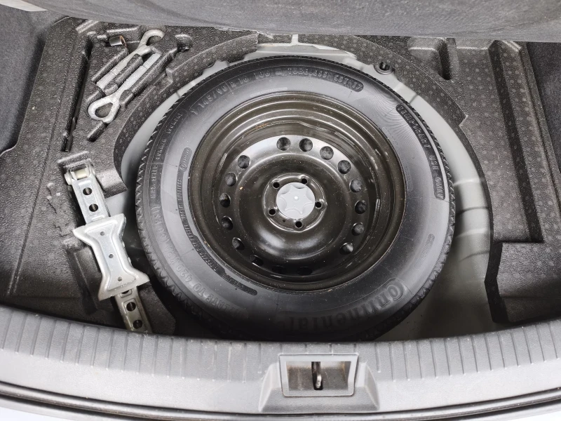 Nissan Qashqai 1.5dci Pure drive ОБСЛУЖЕНА !, снимка 13 - Автомобили и джипове - 53201095