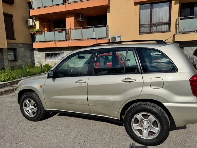 Toyota Rav4, снимка 4 - Автомобили и джипове - 54375530