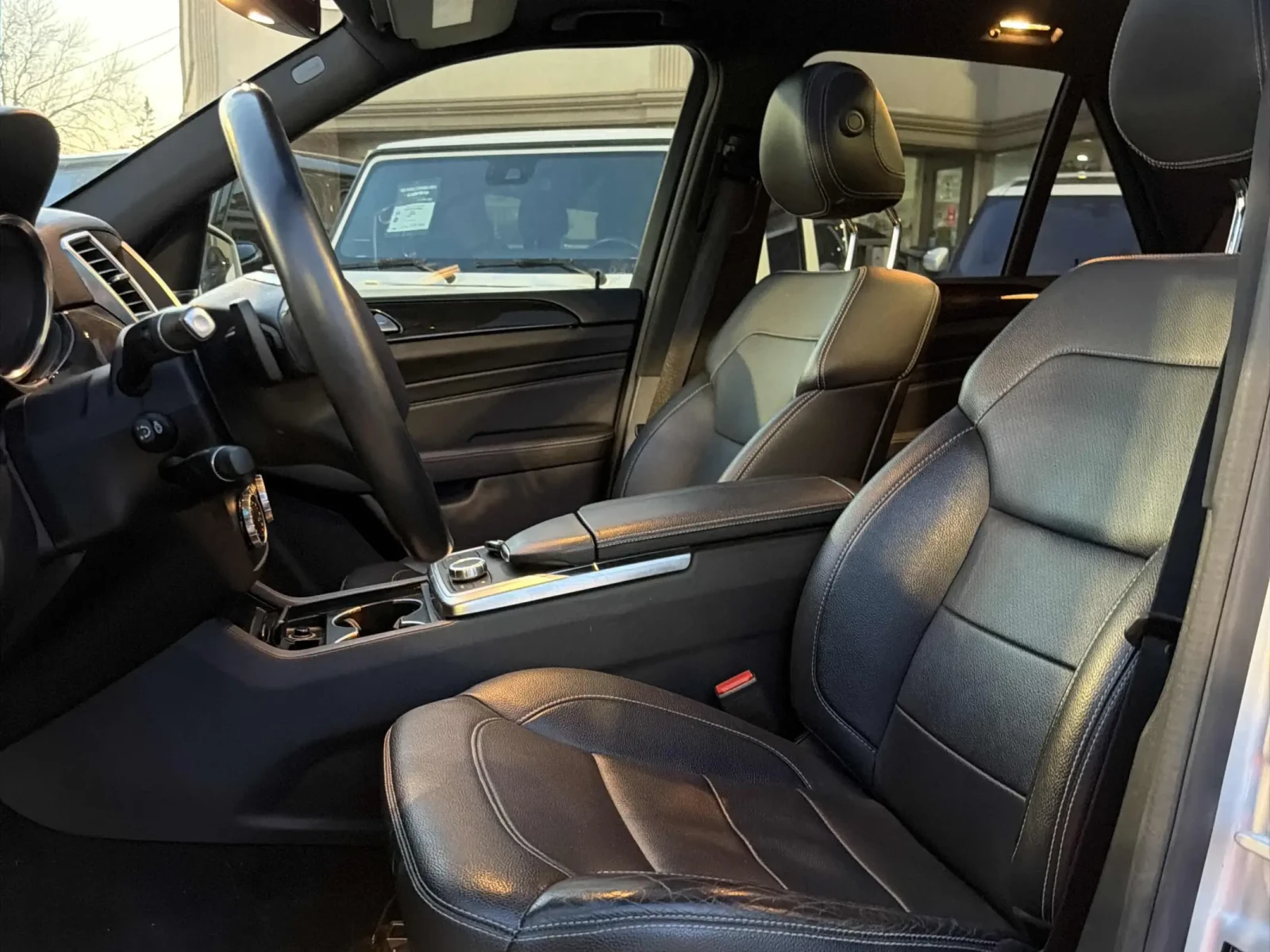 Mercedes-Benz ML 350 Diesel* ПОДГРЕВ* HARMAN* 360* PANO* KEYLESS, снимка 11 - Автомобили и джипове - 54230972