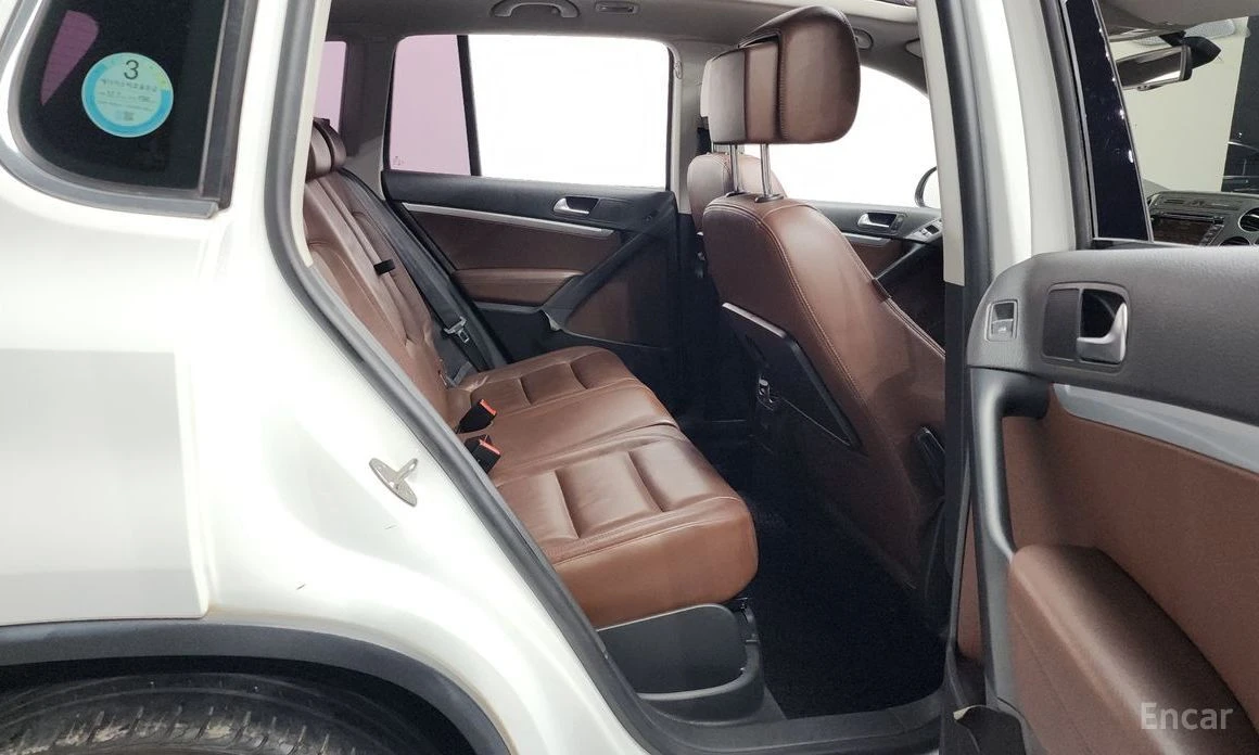 VW Tiguan, снимка 12 - Автомобили и джипове - 54556273