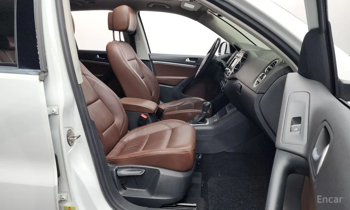 VW Tiguan, снимка 11 - Автомобили и джипове - 54556273