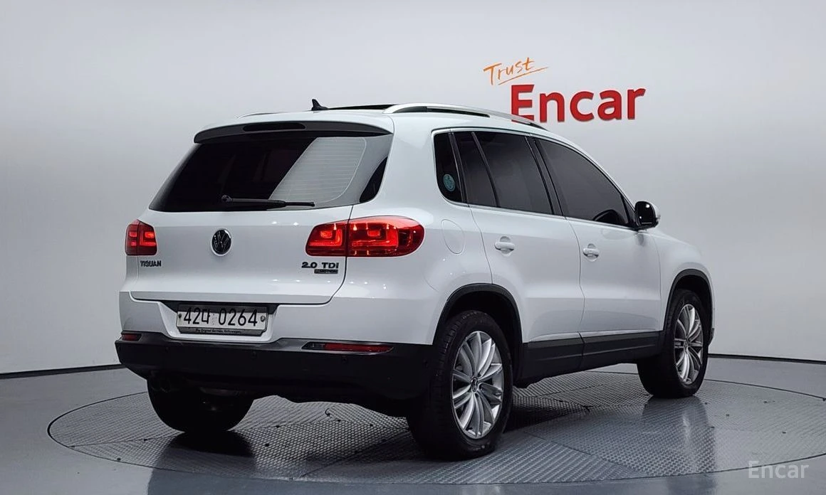 VW Tiguan, снимка 2 - Автомобили и джипове - 54556273