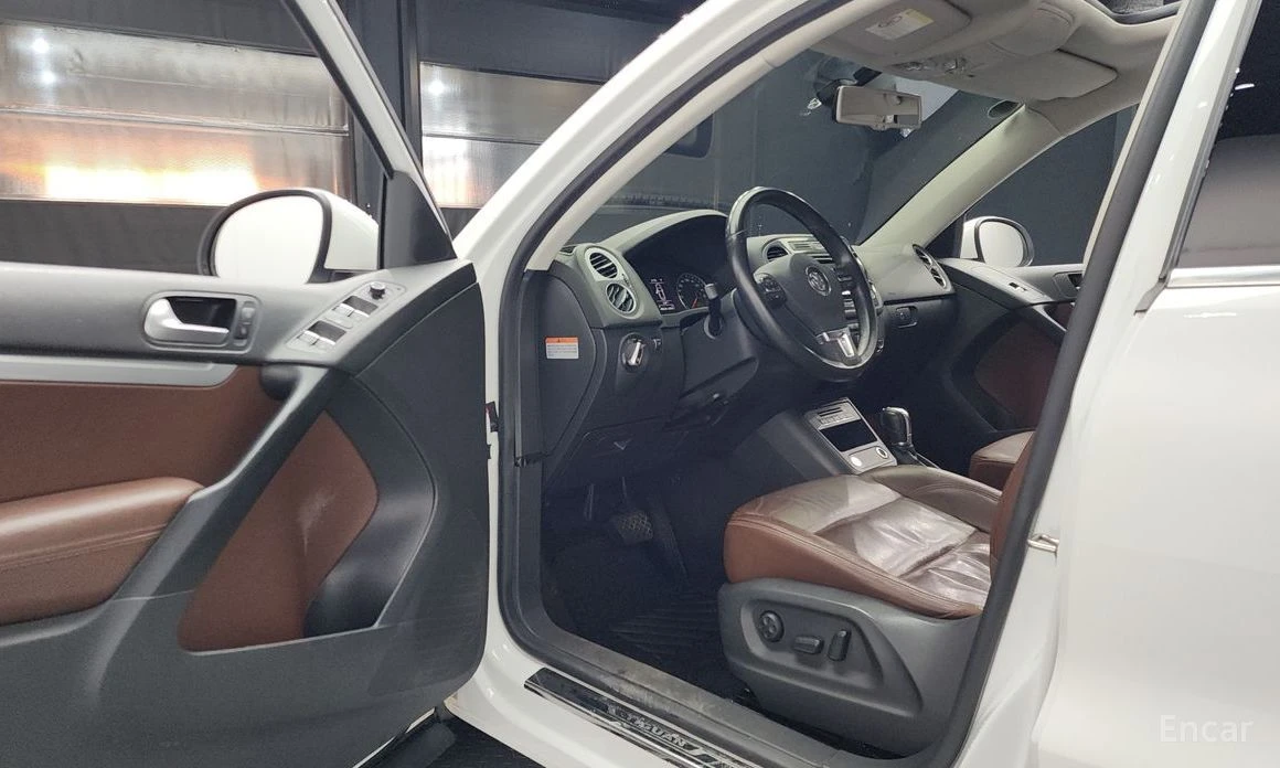 VW Tiguan, снимка 10 - Автомобили и джипове - 54556273