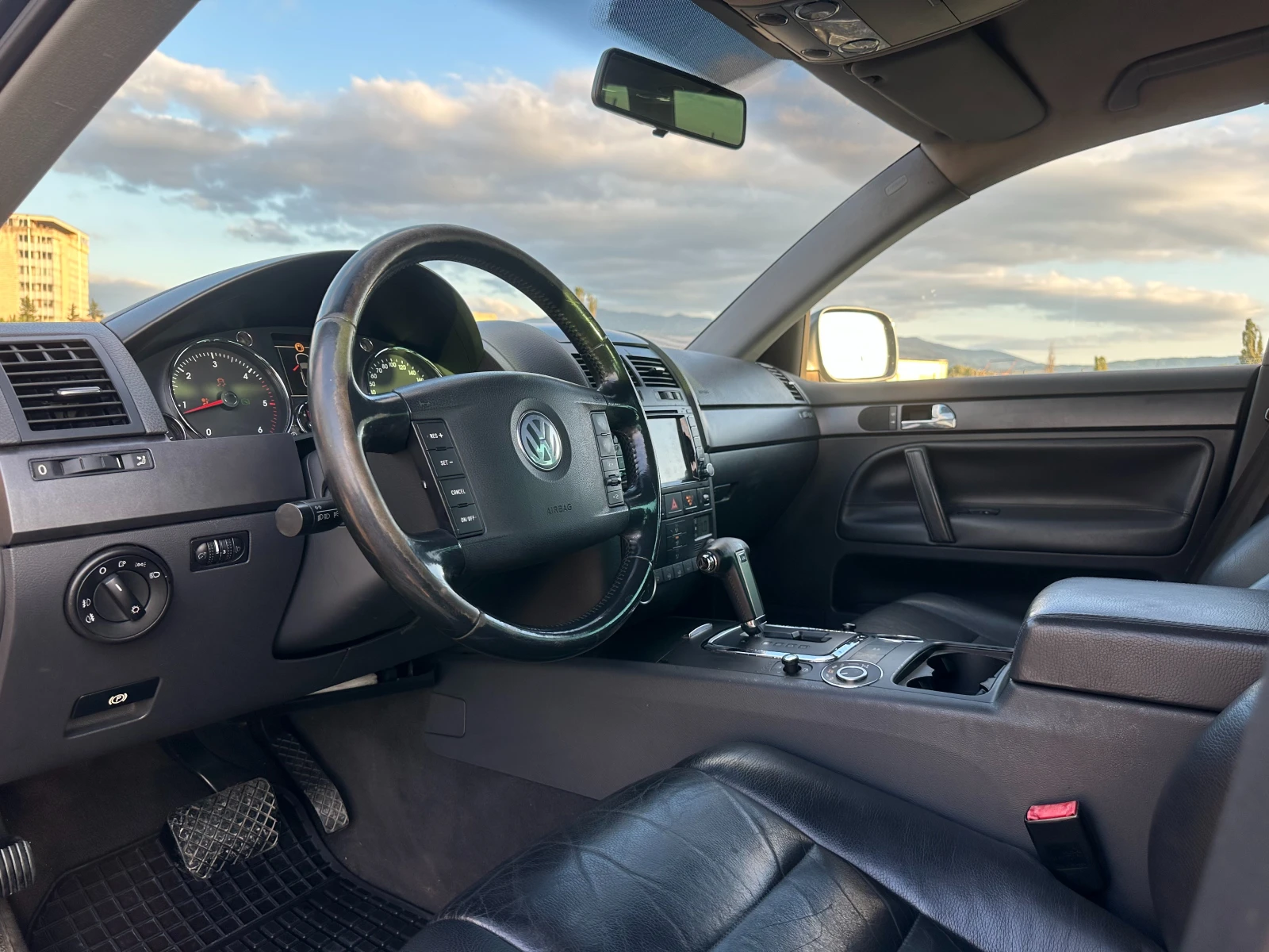 VW Touareg * 3.0* , снимка 10 - Автомобили и джипове - 55393774