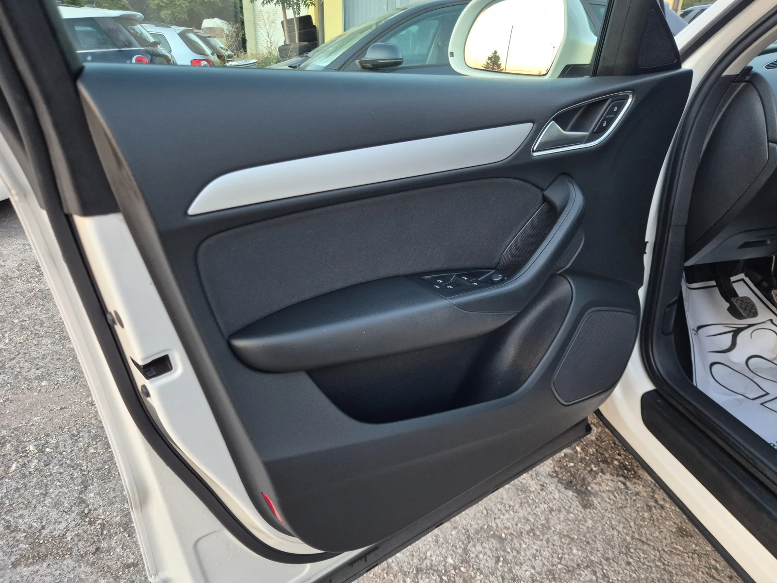 Audi Q3 2.0TDI* QUATTRO* NAVI* ПОДГРЕВ* LED, снимка 7 - Автомобили и джипове - 55694975
