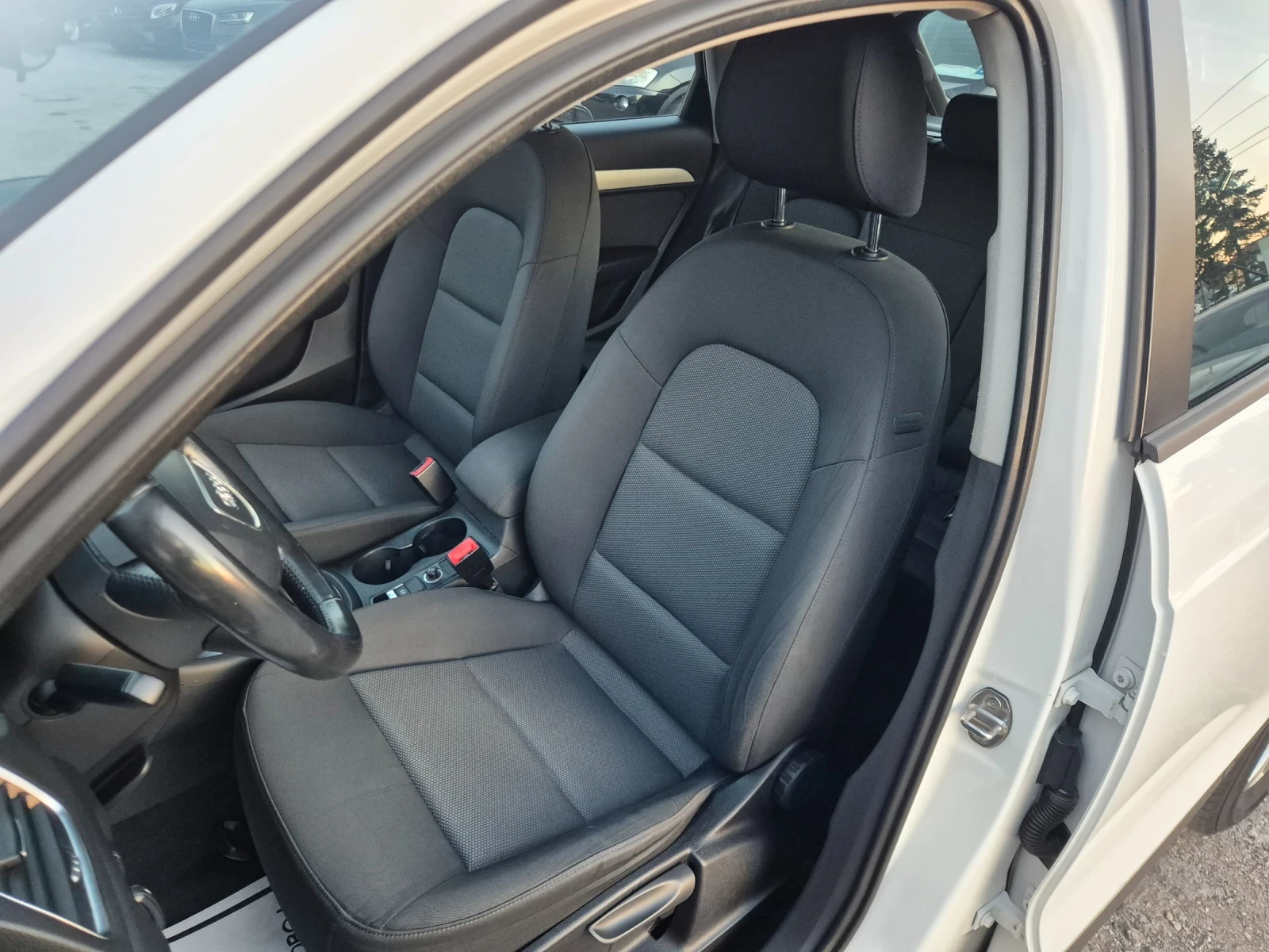 Audi Q3 2.0TDI* QUATTRO* NAVI* ПОДГРЕВ* LED, снимка 8 - Автомобили и джипове - 55694975