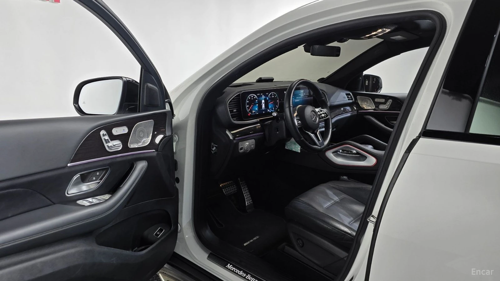 Mercedes-Benz GLE 400 AMG Line| AIR| DISTRO| ОБДУХ| 360| HUD| 3 AC| , снимка 7 - Автомобили и джипове - 56135691