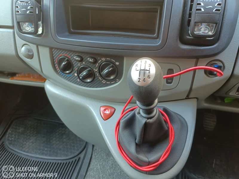 Renault Trafic 2.0, снимка 13 - Бусове и автобуси - 47826319