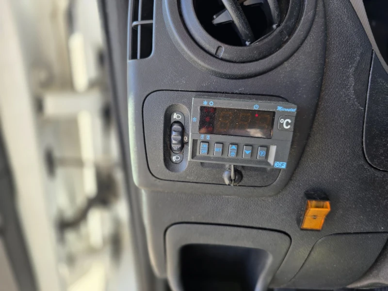 Nissan NV400 Хладилен , снимка 13 - Бусове и автобуси - 52258203