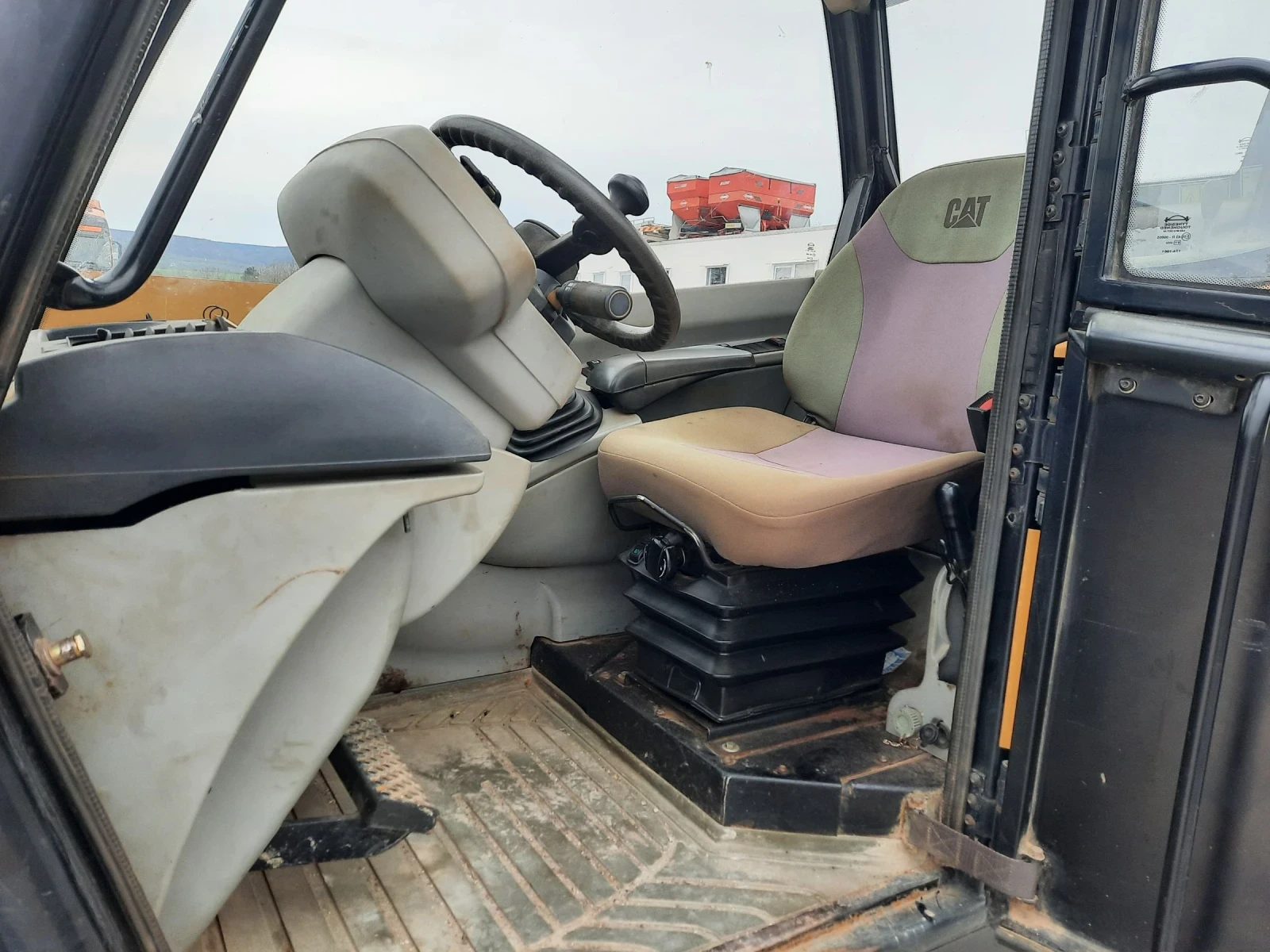 Телескопичен товарач Caterpillar TH360B-14M. - изображение 6