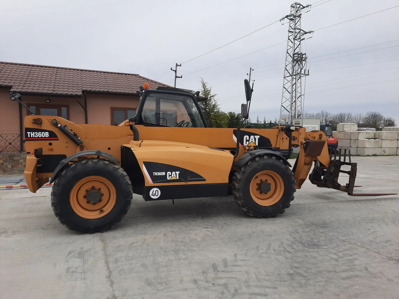 Телескопичен товарач Caterpillar TH360B-14M. - изображение 5
