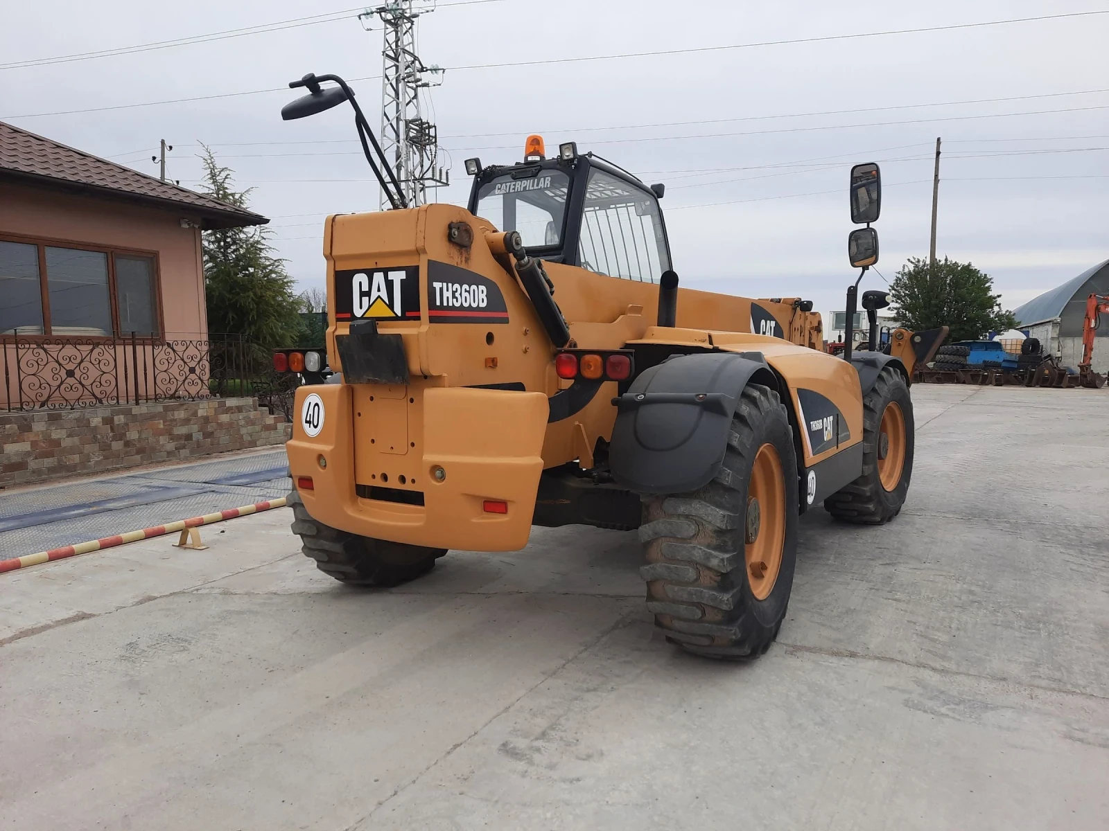 Телескопичен товарач Caterpillar TH360B-14M. - изображение 4