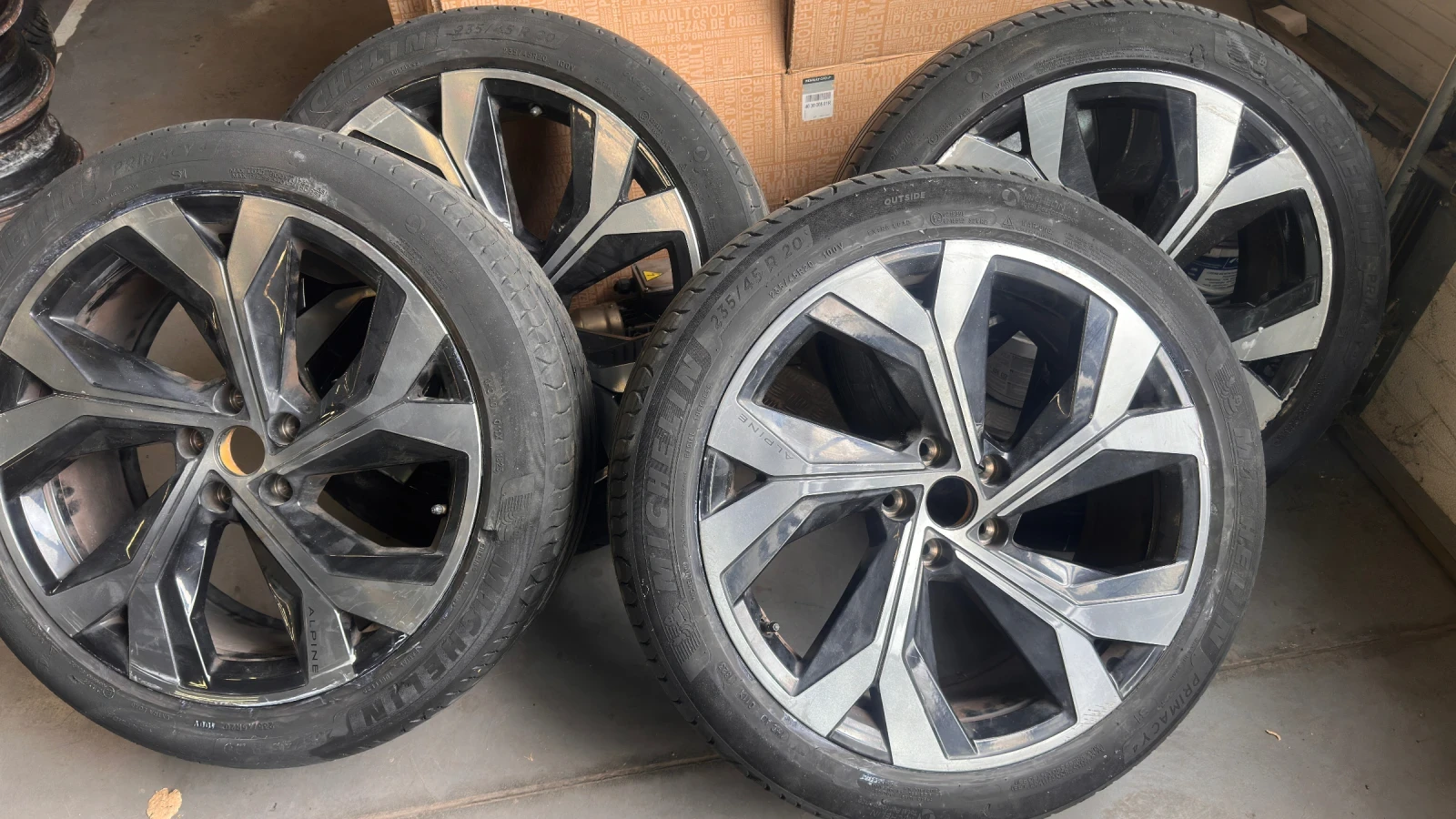 Гуми с джанти  235/45R20